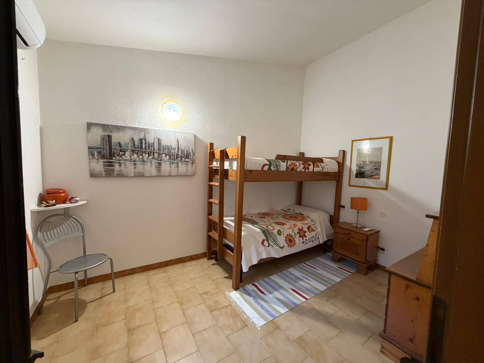 Camera Bianca con letto a castello
